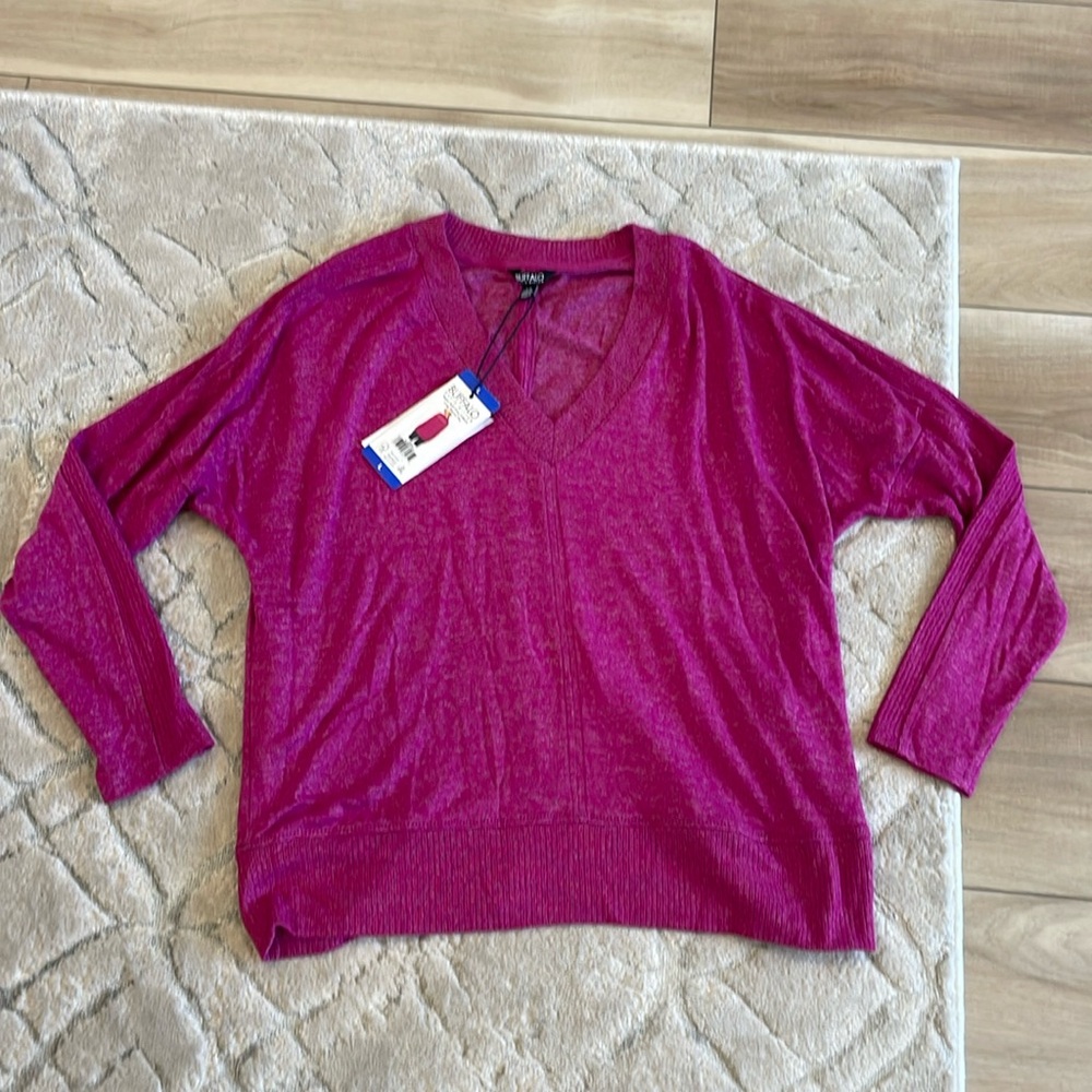 New women’s buffalo size large V-neck sweater in bright pink